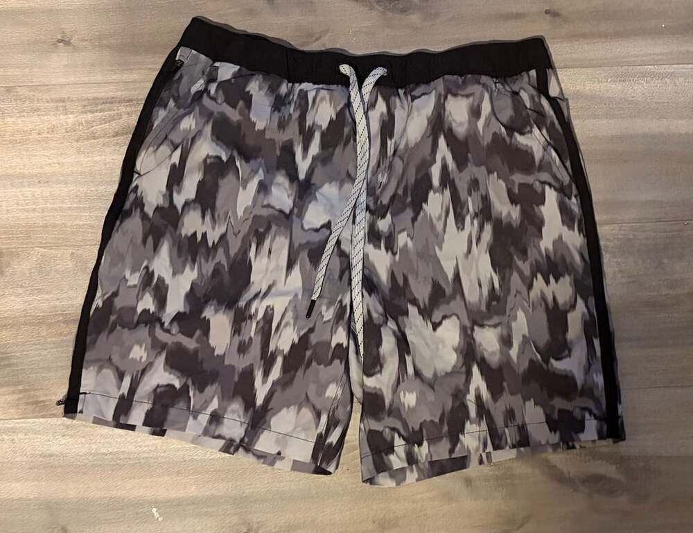 Eddie Bauer Swim Gray and Black Watercolor Print Swim Trunks Shorts Large